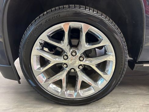 Used 2017 Cadillac Escalade Premium Luxury AWD/4WD image 26
