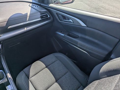 Used 2025 Chevrolet Traverse LT FWD image 20
