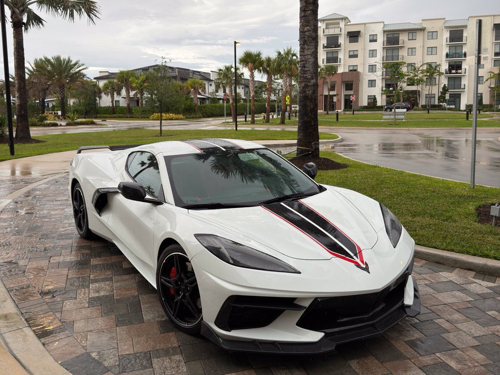 Used 2021 Chevrolet Corvette Stingray Preferred Cpe w/ Z51 Performance Package RWD image 2