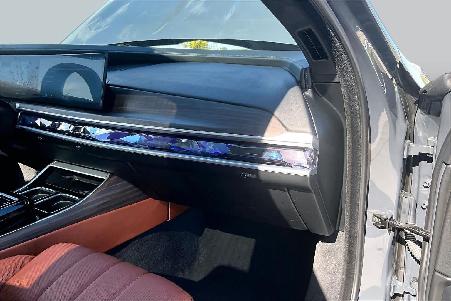Used 2023 BMW i7 xDrive60 AWD/4WD image 17