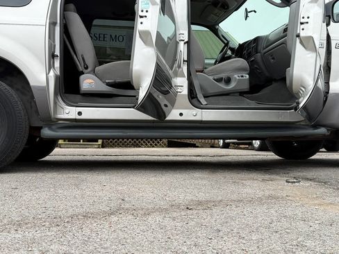 Used 2005 Ford Excursion XLT image 16