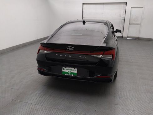 Used 2023 Hyundai Elantra Limited w/ Preferred Accessory Package FWD image 7