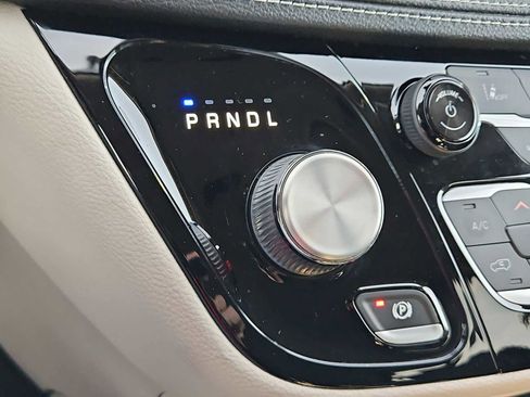 Used 2022 Chrysler Pacifica Touring-L image 47