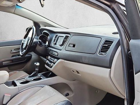 Used 2020 Kia Sedona EX FWD image 18