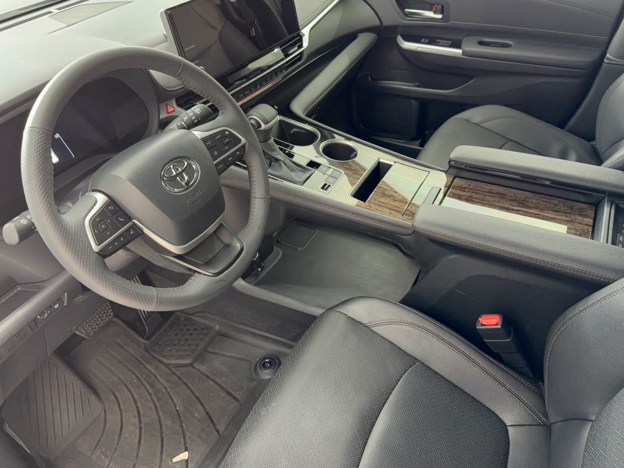 Certified 2026 Toyota Sienna Limited FWD image 4