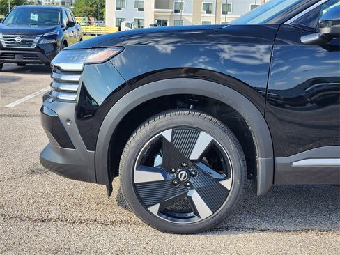 New 2025 Nissan Kicks SR image 6