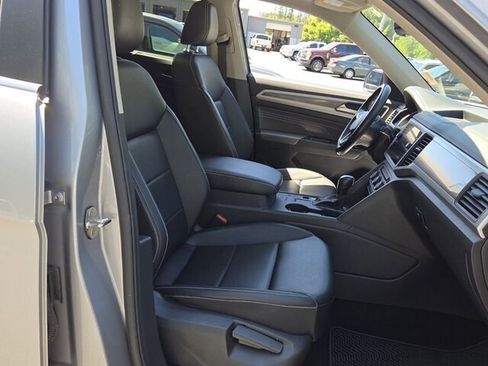 Used 2021 Volkswagen Atlas SE w/ Panoramic Sunroof Package FWD image 17