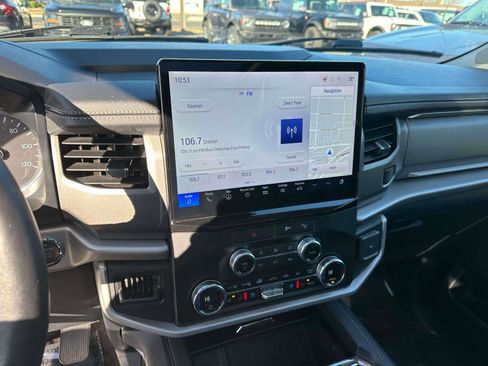 Used 2023 Ford Expedition XLT image 28