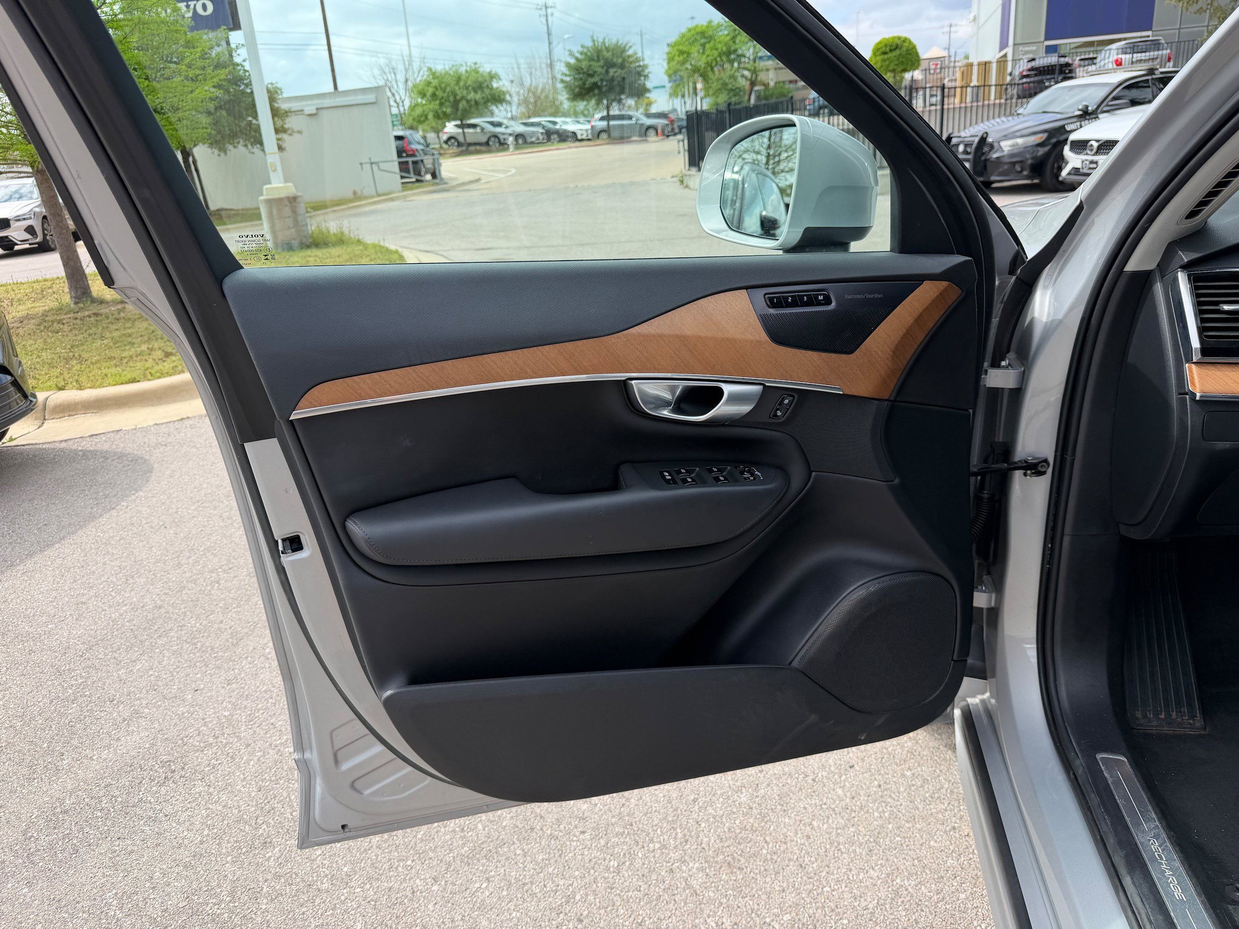 Certified 2024 Volvo XC90 T8 Plus w/ Protection Package Premier AWD/4WD image 23