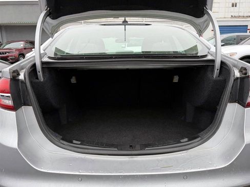 Used 2018 Ford Fusion SE image 9