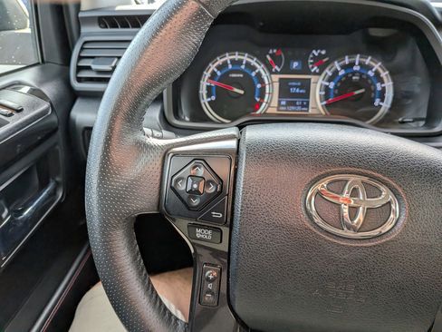 Used 2019 Toyota 4Runner TRD Off-Road image 18
