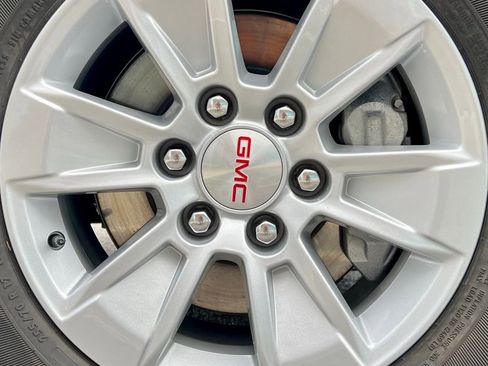 Used 2024 GMC Sierra 1500 SLE image 13