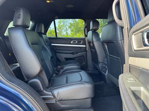 Used 2017 Ford Explorer XLT w/ Equipment Group 202A AWD/4WD image 19