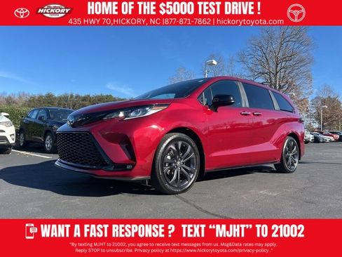 Used 2025 Toyota Sienna XSE image 1