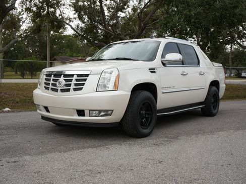 Used 2008 Cadillac Escalade EXT image 4