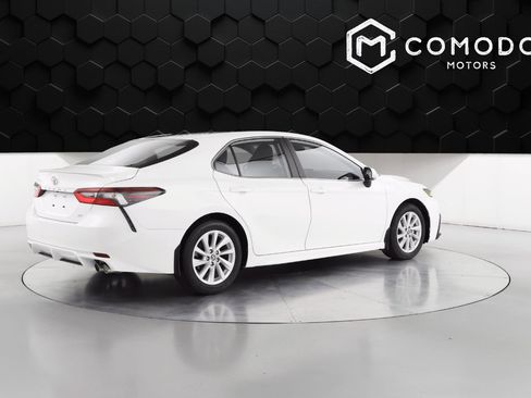 Used 2023 Toyota Camry SE image 3