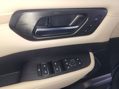 Used 2025 Nissan Armada Platinum image 32