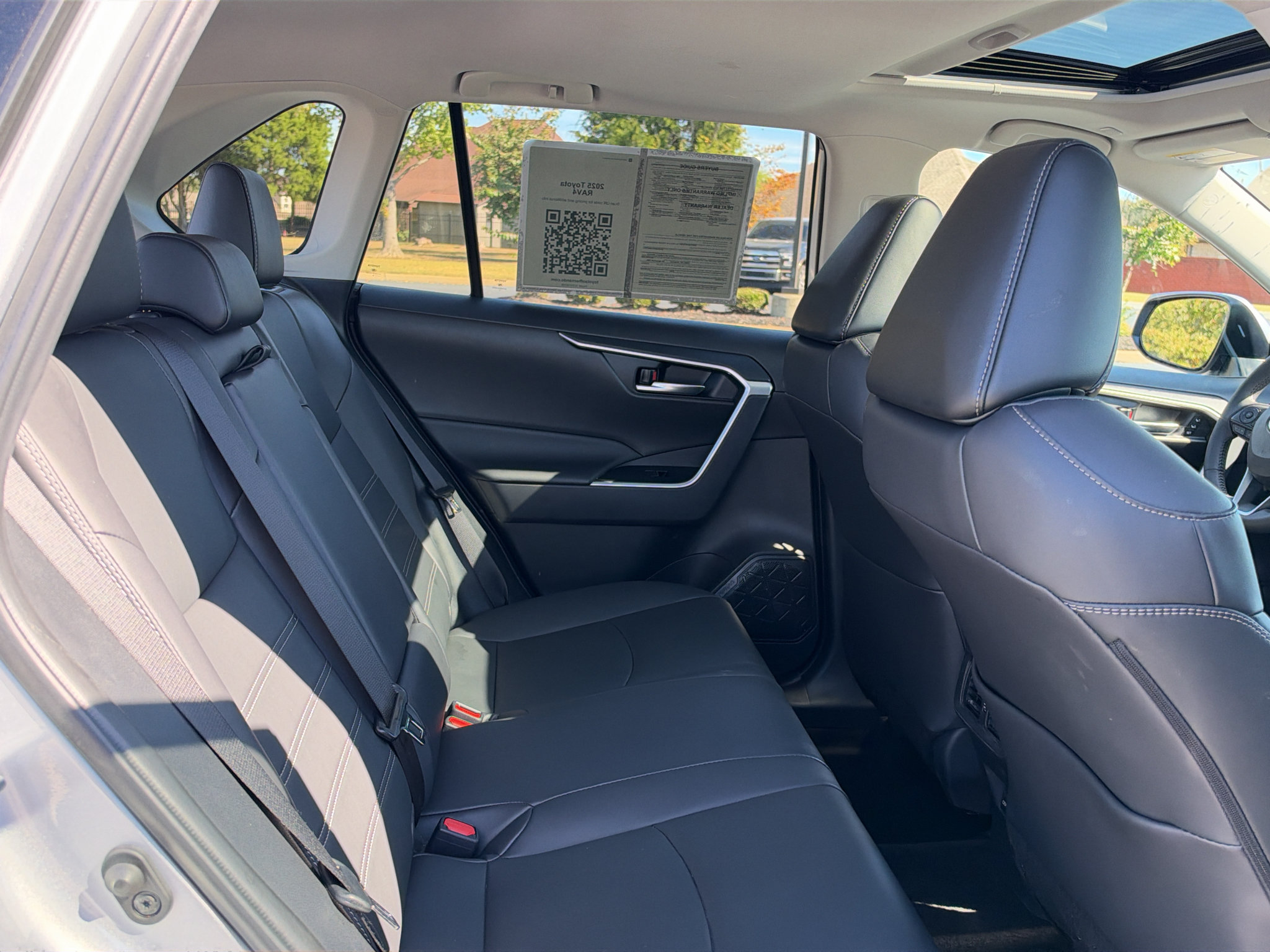 Used 2025 Toyota RAV4 XLE Premium w/ Weather Package AWD/4WD image 17