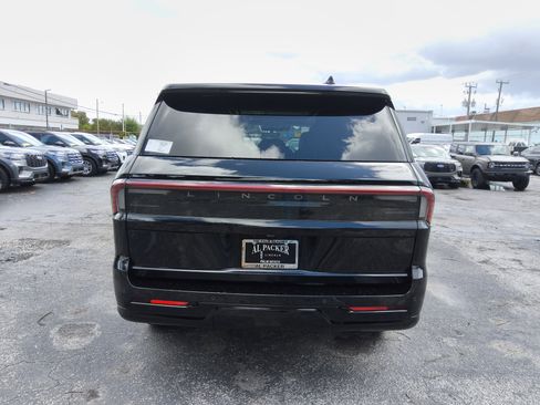 New 2026 Lincoln Navigator Reserve image 4