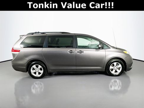 Used 2011 Toyota Sienna image 9