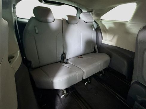 Used 2021 Toyota Sienna XLE w/ XLE Plus Package image 28