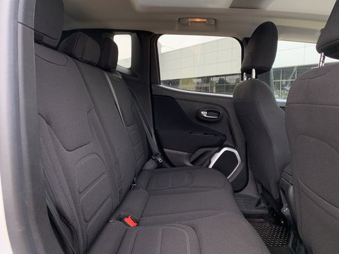 Used 2018 Jeep Renegade Latitude w/ Cold Weather Group AWD/4WD image 5