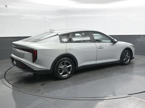 Used 2025 Kia K4 FWD image 2