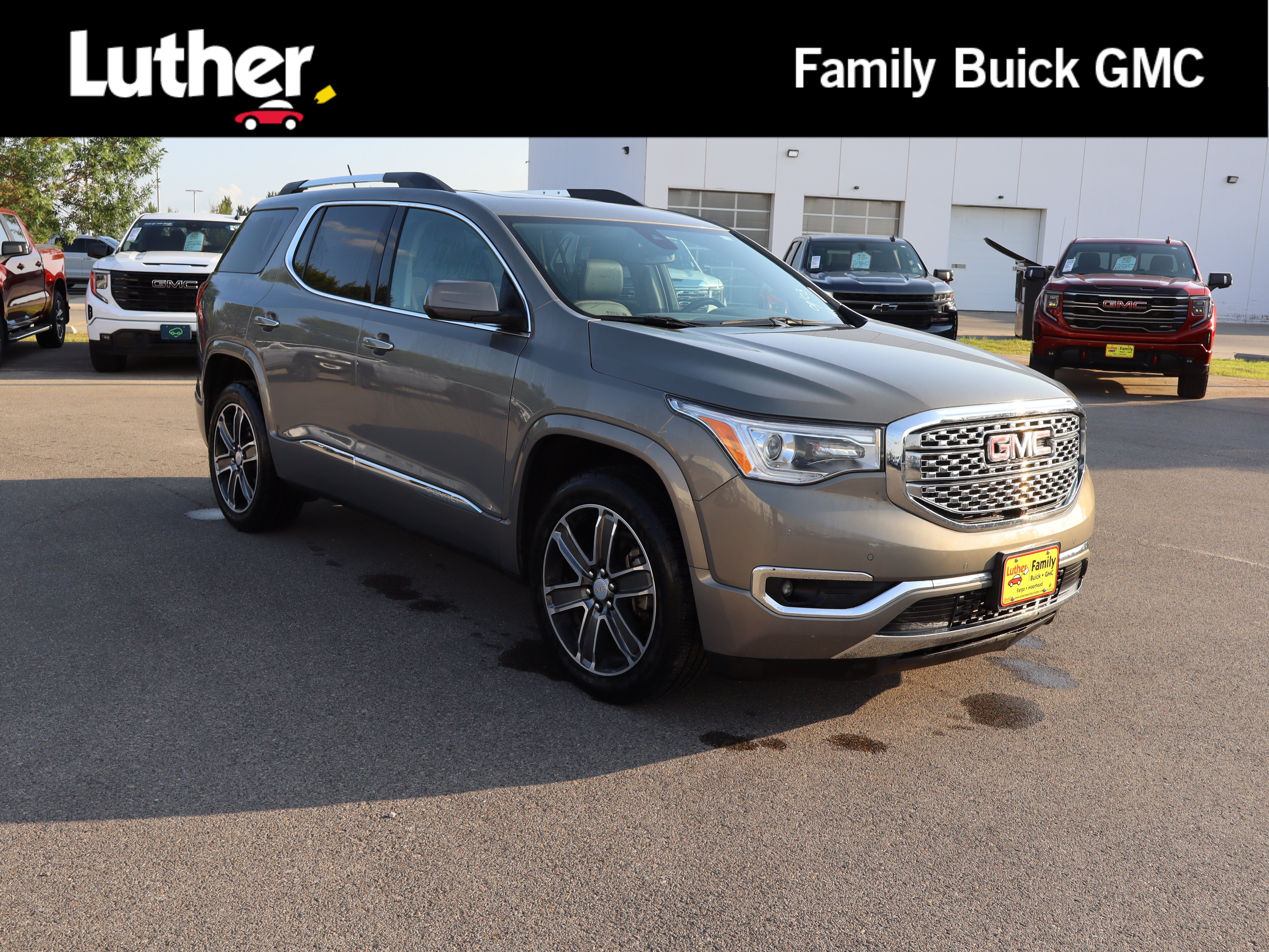 Used 2019 GMC Acadia Denali w/ Technology Package AWD/4WD image 1