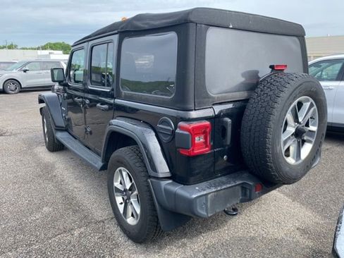 Used 2018 Jeep Wrangler Unlimited Sahara w/ Dual Top Group AWD/4WD image 4