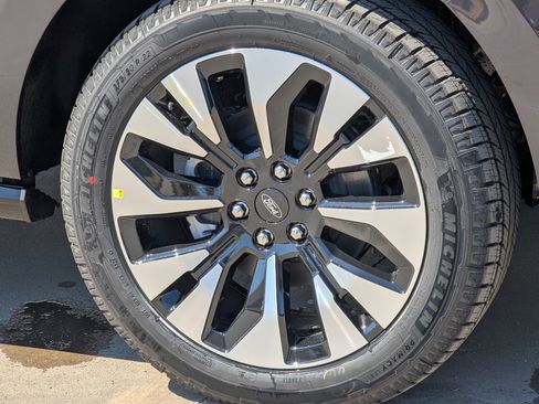 New 2025 Ford Expedition Platinum w/ Driver's Package image 9