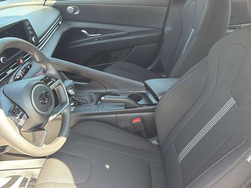 Used 2023 Hyundai Elantra SE w/ Cargo Package FWD image 12