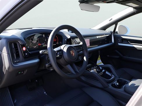 New 2026 Porsche Cayenne E-Hybrid Coupe image 4