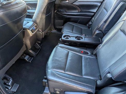 Used 2019 Toyota Highlander Limited image 17