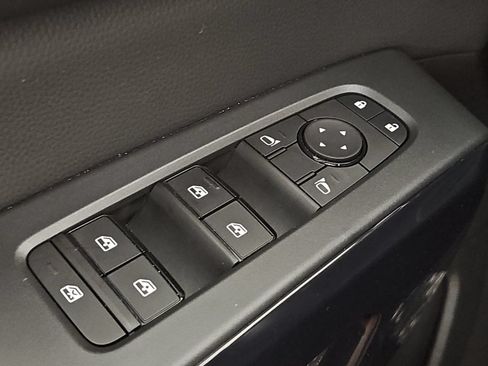 Used 2025 Nissan Pathfinder S FWD image 26