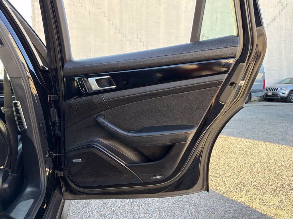 Used 2018 Porsche Panamera RWD image 20