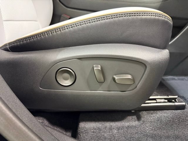 New 2026 Chevrolet Traverse High Country FWD image 34