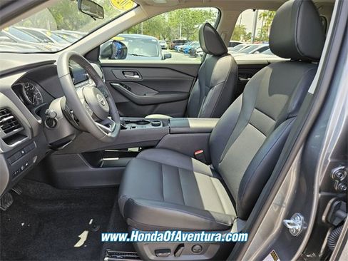 Used 2024 Nissan Rogue SV w/ SV Premium Package image 6