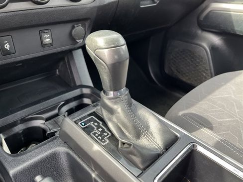 Used 2017 Toyota Tacoma TRD Sport w/ Tow Package image 26