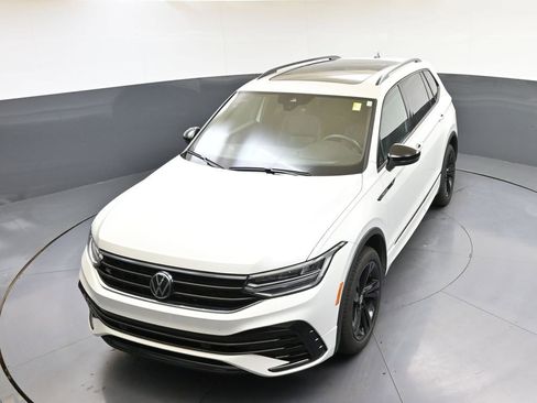 Used 2024 Volkswagen Tiguan SE R-Line image 37