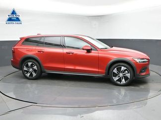 Used 2025 Volvo V60 B5 Cross Country Plus AWD/4WD video 1