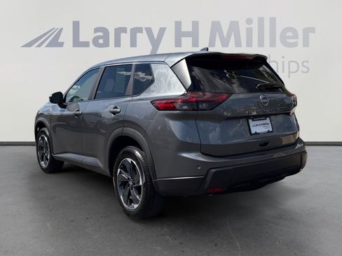 Used 2025 Nissan Rogue SV AWD/4WD image 3