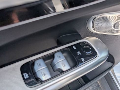 Used 2024 Mercedes-Benz GLC 300 4MATIC image 16