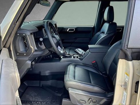 New 2025 Ford Bronco Badlands image 9