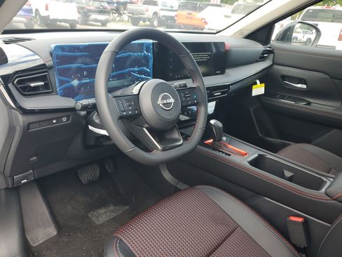 New 2026 Nissan Kicks SR w/ Cold Weather Package FWD image 9