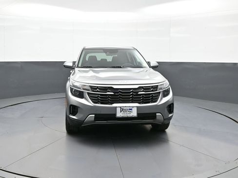 Certified 2024 Kia Seltos LX AWD/4WD image 2