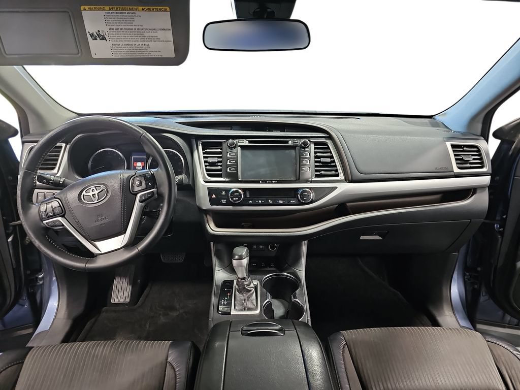Used 2018 Toyota Highlander Plus w/ Carpet Mat Package (TMS) AWD/4WD image 9