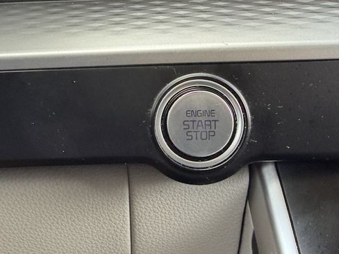 Certified 2024 Kia Carnival LX FWD image 30