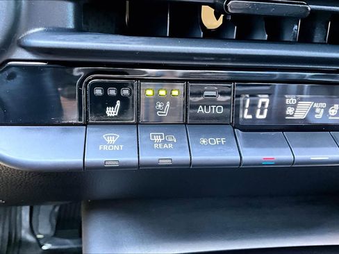 Used 2025 Toyota Crown AWD/4WD image 35