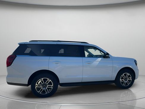 New 2025 Ford Expedition Active image 33
