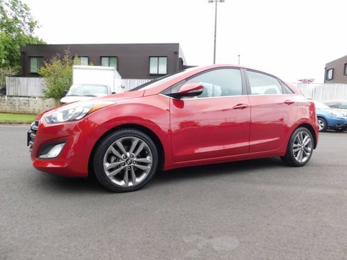 Used 2016 Hyundai Elantra GT w/ Option Group 03 FWD image 4